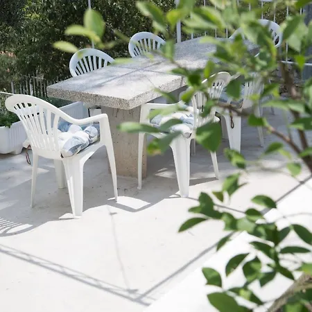 Seaside Family Friendly House With A Swimming Pool Okrug Donji, Ciovo - 17587 Holiday home *