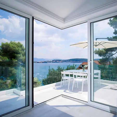 Seaside Family Friendly House With A Swimming Pool Okrug Donji, Ciovo - 17587 Semesterbostad